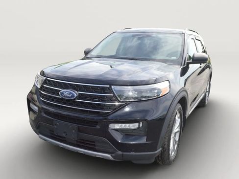 Used 2020 Ford Explorer XLT w/ Equipment Group 202A AWD/4WD image 2