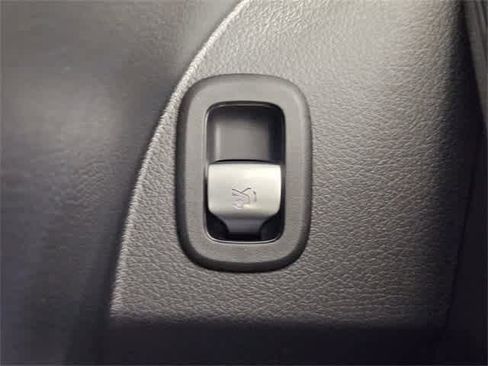 Used 2025 Mercedes-Benz GLC 300 4MATIC image 94