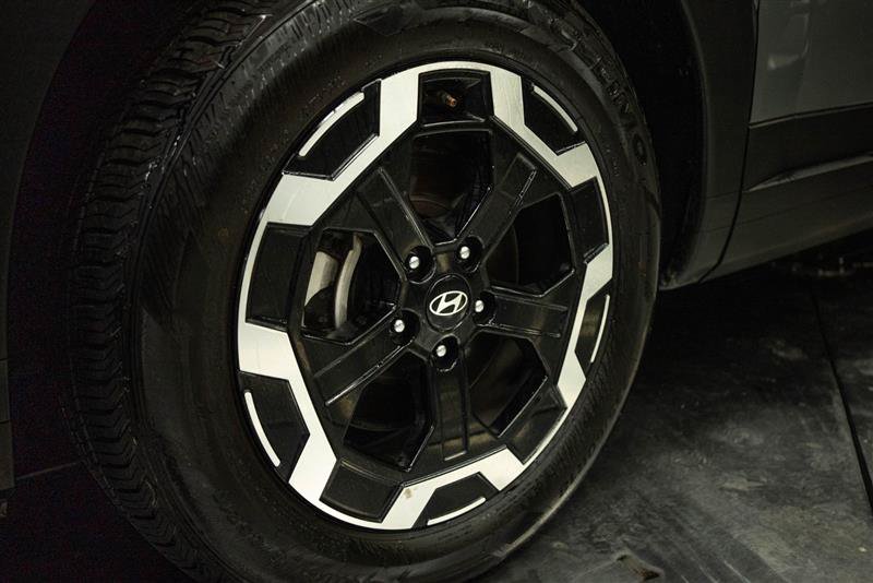 Used 2025 Hyundai Santa Fe SEL AWD/4WD image 3
