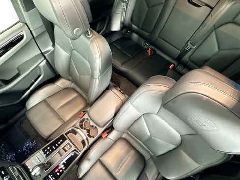 Used 2025 Porsche Macan image 19