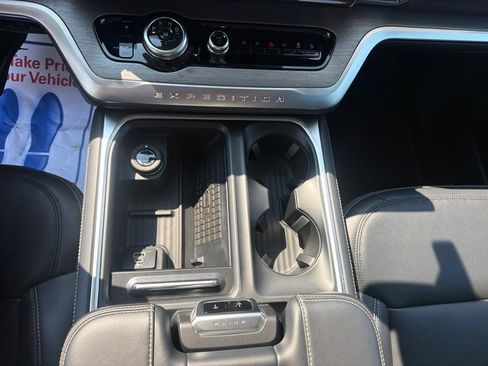 Used 2025 Ford Expedition Platinum AWD/4WD image 34