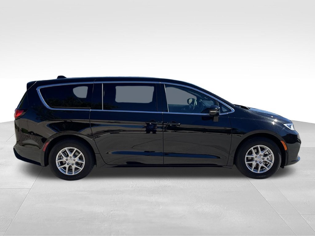 Used 2026 Chrysler Pacifica Select FWD image 10
