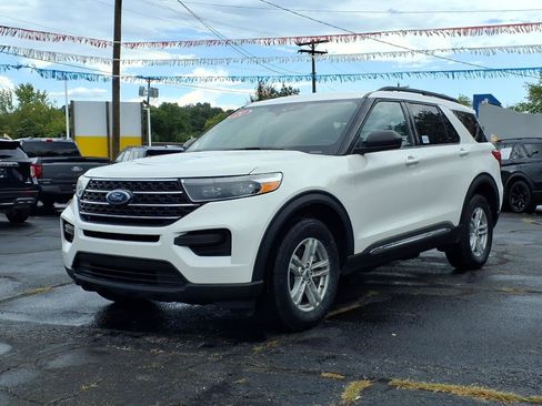 Used 2021 Ford Explorer XLT w/ Class III Trailer Tow Package AWD/4WD image 3