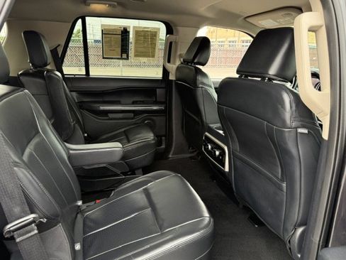 Used 2024 Ford Expedition XLT RWD image 26