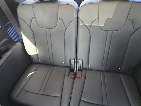 Certified 2023 Kia Sorento EX image 18