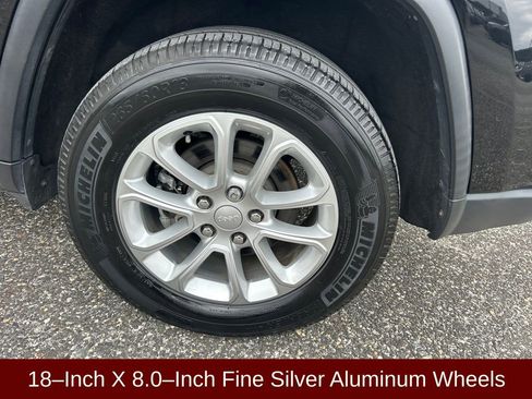 Used 2021 Jeep Grand Cherokee Laredo image 19