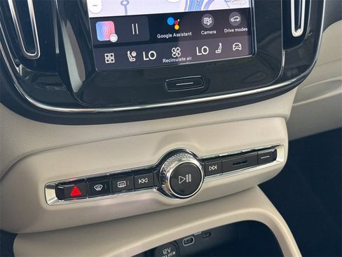 New 2026 Volvo XC40 B5 Ultra image 20