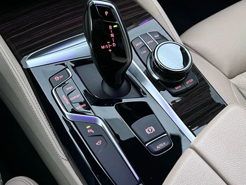 Used 2019 BMW M550i xDrive image 16