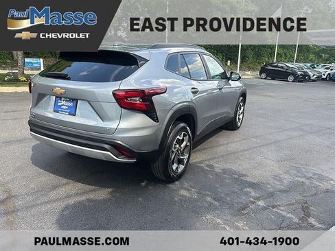 Certified 2024 Chevrolet Trax LT w/ LT Convenience Package FWD image 7