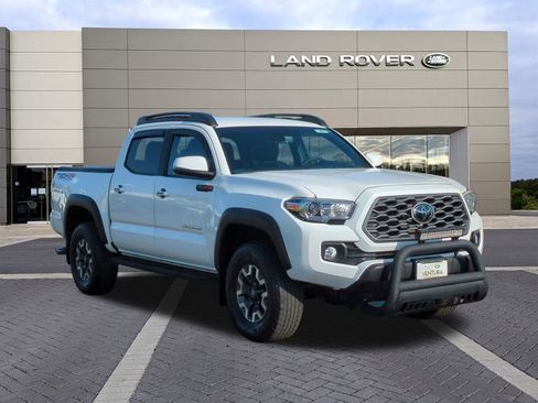 Used 2021 Toyota Tacoma SR image 3