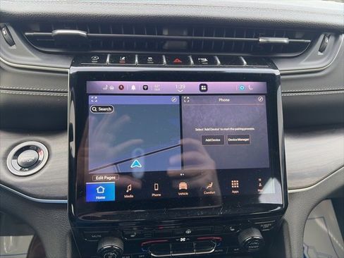 Used 2024 Jeep Grand Cherokee L Limited w/ Black Appearance Package image 22