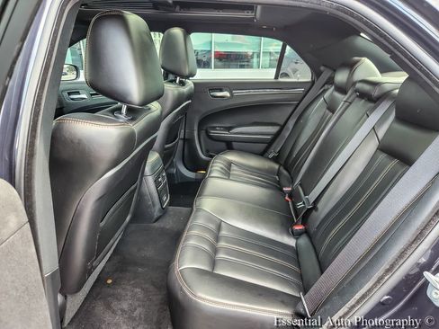 Used 2019 Chrysler 300 S w/ 300S Alloy Edition RWD image 10