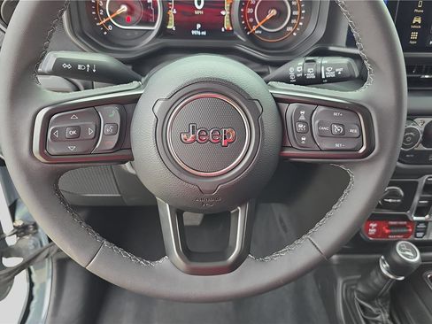 Used 2026 Jeep Wrangler Unlimited Rubicon AWD/4WD image 25