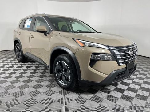 Used 2024 Nissan Rogue SV w/ SV Premium Package AWD/4WD image 3