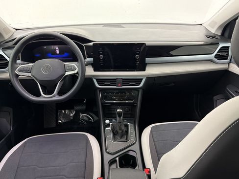 Used 2025 Volkswagen Taos SE w/ Panoramic Sunroof Package FWD image 28