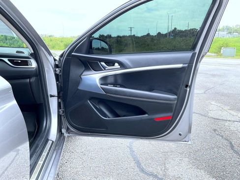 Used 2022 Genesis G70 2.0T AWD/4WD image 16