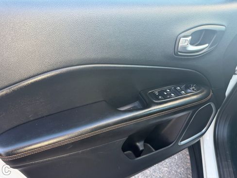 Used 2021 Jeep Compass Limited AWD/4WD image 18
