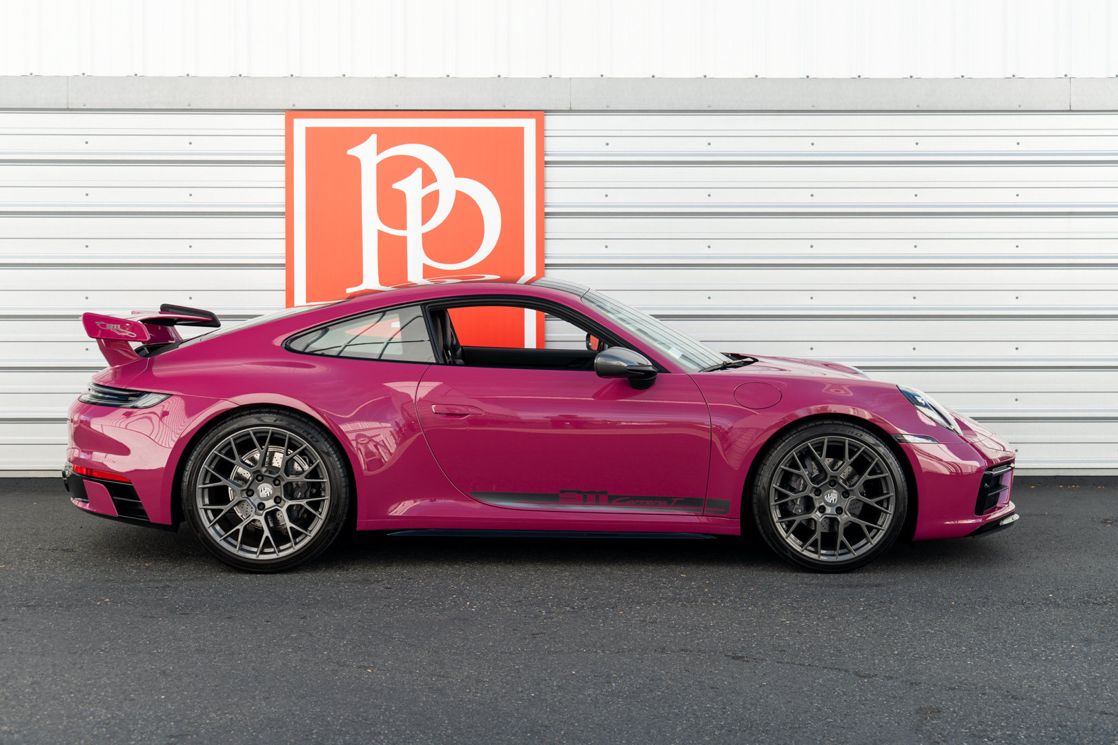Used 2024 Porsche 911 Carrera T RWD image 40