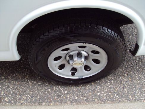 Used 2012 Chevrolet Express 1500 AWD image 30