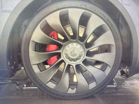 Used 2022 Tesla Model Y Performance image 7