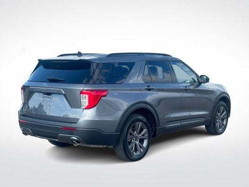 Used 2024 Ford Explorer XLT w/ Equipment Group 202A AWD/4WD image 8
