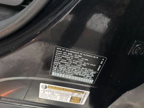 Used 2016 Volkswagen Touareg TDI image 34