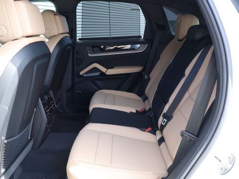 New 2026 Porsche Cayenne image 23