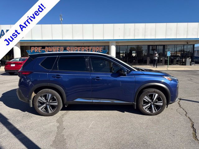Used 2023 Nissan Rogue Platinum AWD/4WD image 2