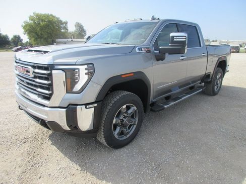 New 2026 GMC Sierra 2500 SLT w/ SLT Premium Package image 11