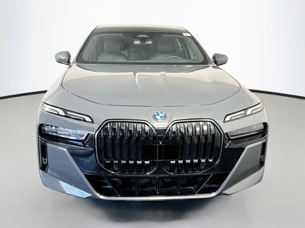 Used 2026 BMW 740i w/ Premium Package RWD image 2