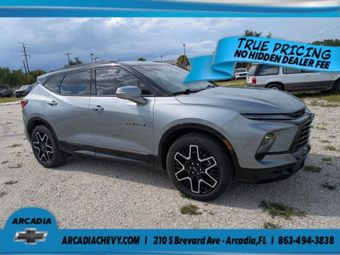 Used 2023 Chevrolet Blazer RS w/ Driver Confidence II Package FWD image 2