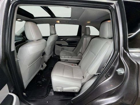 Used 2019 Toyota Highlander Limited Platinum image 28