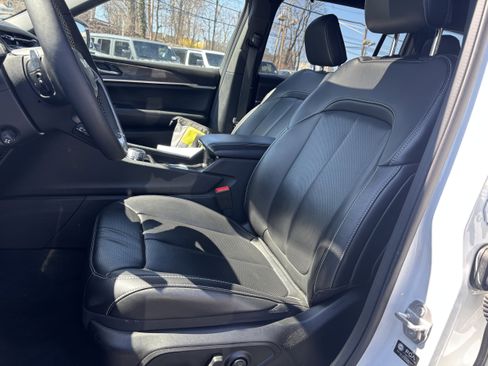 Used 2025 Jeep Grand Cherokee L Limited w/ Luxury Tech Group II image 10