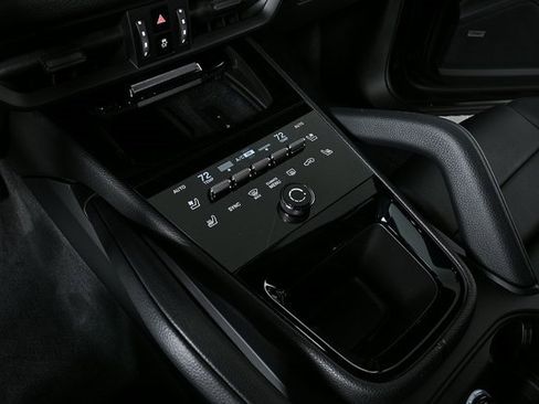 New 2025 Porsche Cayenne image 16