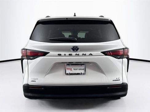 Used 2021 Toyota Sienna LE w/ LE Plus Package image 7