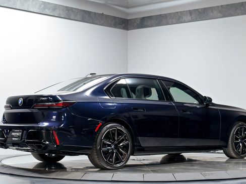 Used 2023 BMW 760i xDrive w/ Luxury Rear Seating Package AWD/4WD image 15
