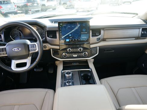 Used 2022 Ford Expedition Limited image 28