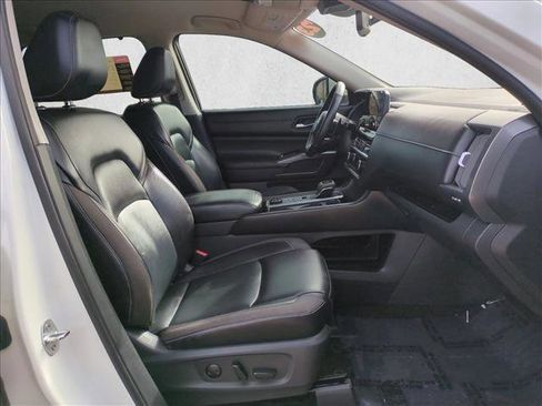Used 2023 Nissan Pathfinder SL AWD/4WD image 21