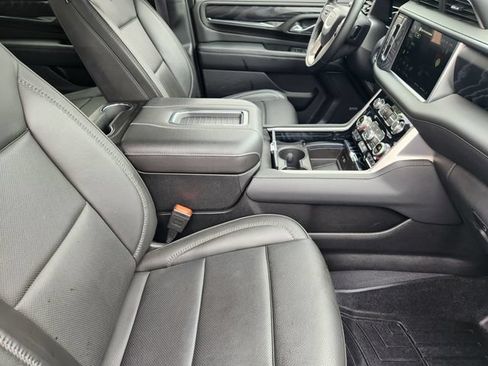 Used 2024 GMC Yukon XL Denali AWD/4WD image 14