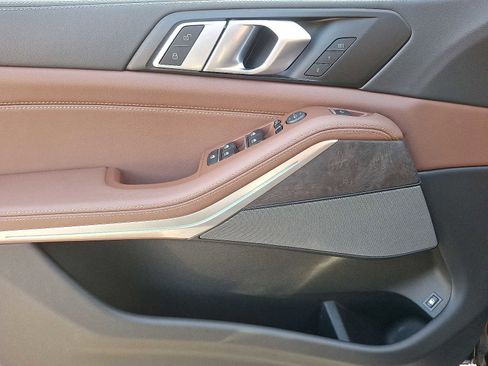 Used 2025 BMW X5 xDrive50e w/ Premium Package image 12