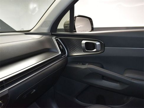 Certified 2025 Kia Sorento EX image 17