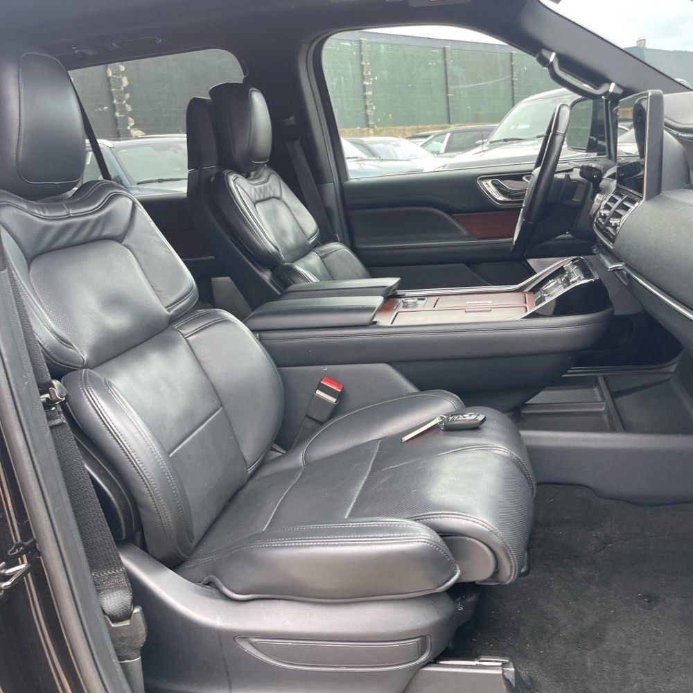 Used 2022 Lincoln Navigator L Reserve AWD/4WD image 6
