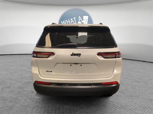 Used 2023 Jeep Grand Cherokee L Altitude image 5