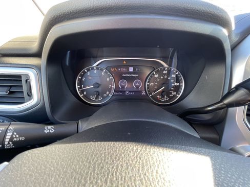 Used 2021 Nissan Titan SV w/ SV Convenience Package AWD/4WD image 11
