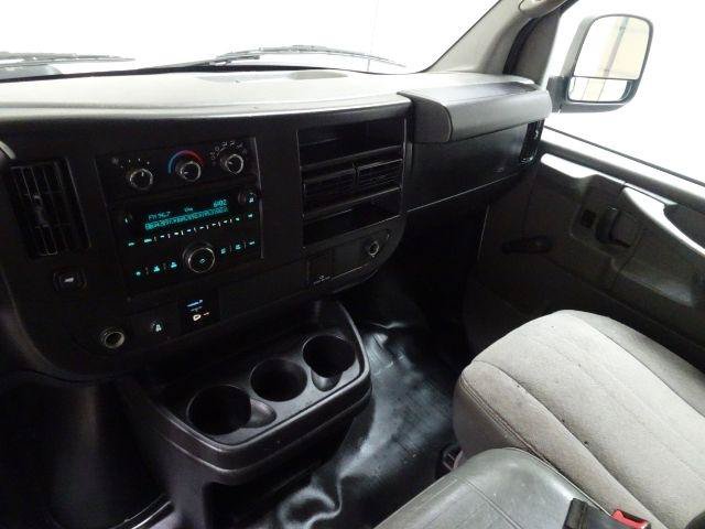 Used 2015 Chevrolet Express 3500 RWD image 21
