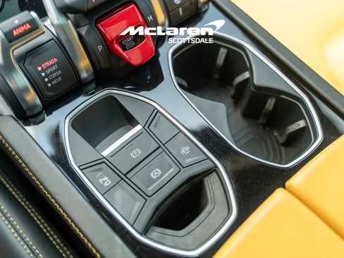 Used 2021 Lamborghini Urus AWD/4WD image 18