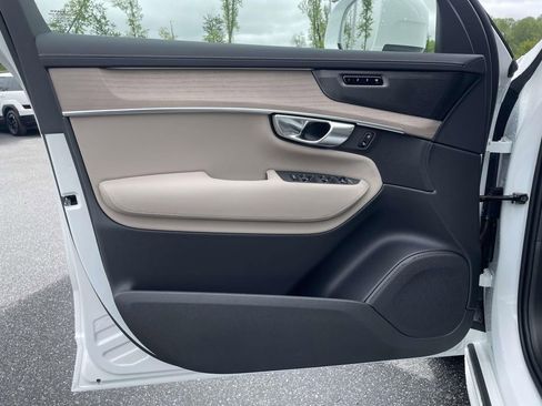 New 2026 Volvo XC90 T8 Plus w/ Protection Package Premier AWD/4WD image 5