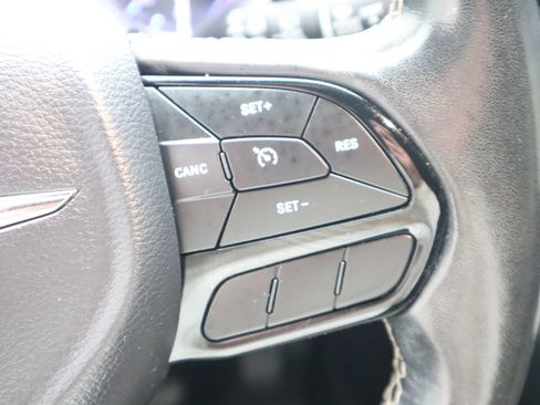 Used 2020 Chrysler Pacifica Touring-L AWD/4WD image 31
