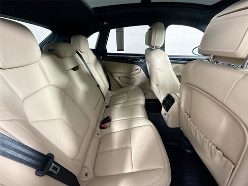 Used 2024 Porsche Macan T w/ Premium Plus Package image 39