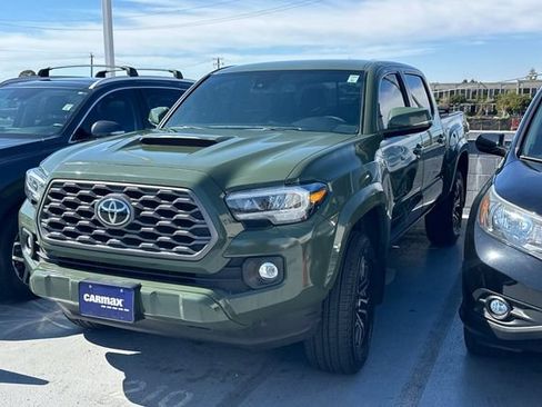 Used 2022 Toyota Tacoma TRD Sport w/ Technology Package RWD image 2
